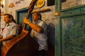 La Habana Vieja (Old Havana district), musicians at Bodeguita del Medio, typical bar and restaurant
